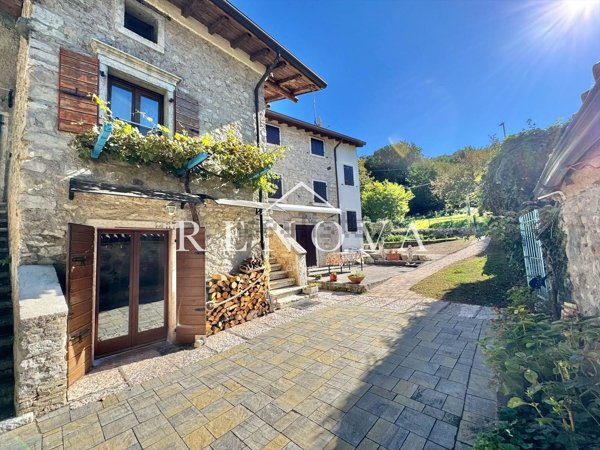 appartamento in vendita a Caprino Veronese