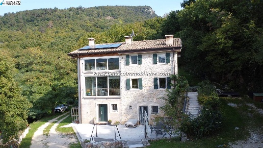 casa indipendente in vendita a Caprino Veronese