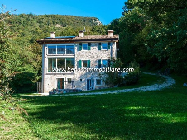 casa indipendente in vendita a Caprino Veronese