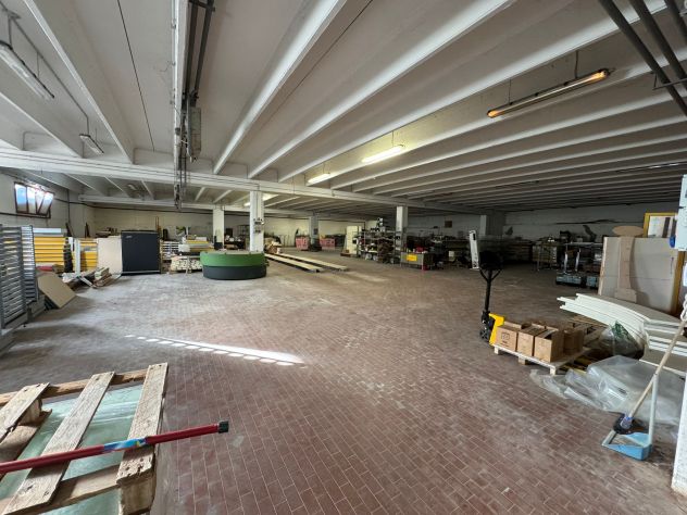 locale commerciale in vendita a Caprino Veronese