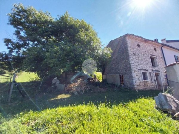 casa indipendente in vendita a Caprino Veronese in zona Spiazzi