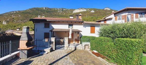 casa indipendente in vendita a Caprino Veronese