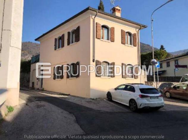 negozio in vendita a Caprino Veronese