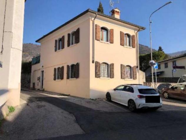 ufficio in vendita a Caprino Veronese in zona Pesina