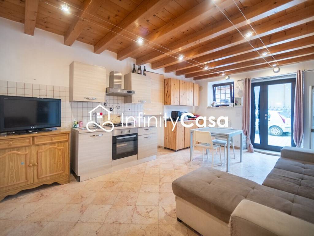 casa indipendente in vendita a Caprino Veronese