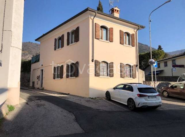 appartamento in vendita a Caprino Veronese in zona Pesina