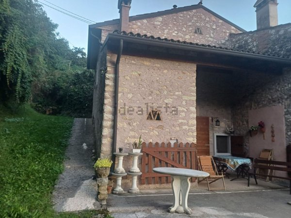 casale in vendita a Caprino Veronese