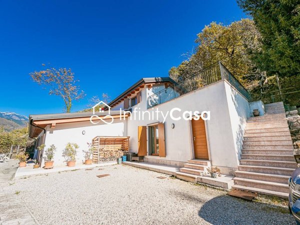 casa indipendente in vendita a Caprino Veronese