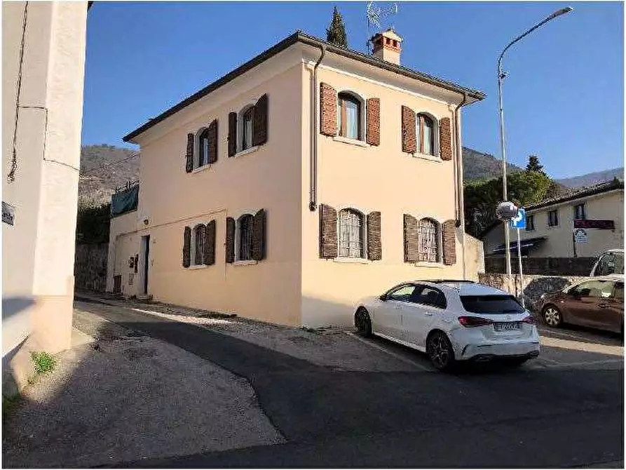 casa indipendente in vendita a Caprino Veronese in zona Pesina