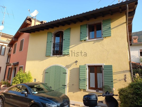 appartamento in vendita a Caprino Veronese in zona Pesina