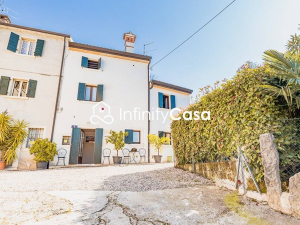 casa indipendente in vendita a Caprino Veronese
