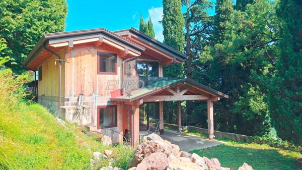 casa indipendente in vendita a Caprino Veronese