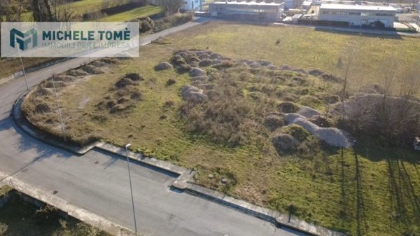 terreno edificabile in vendita a Caprino Veronese in zona Pesina