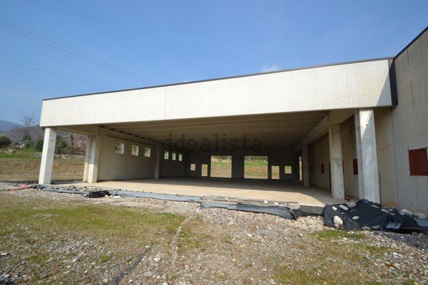 capannone in vendita a Caprino Veronese