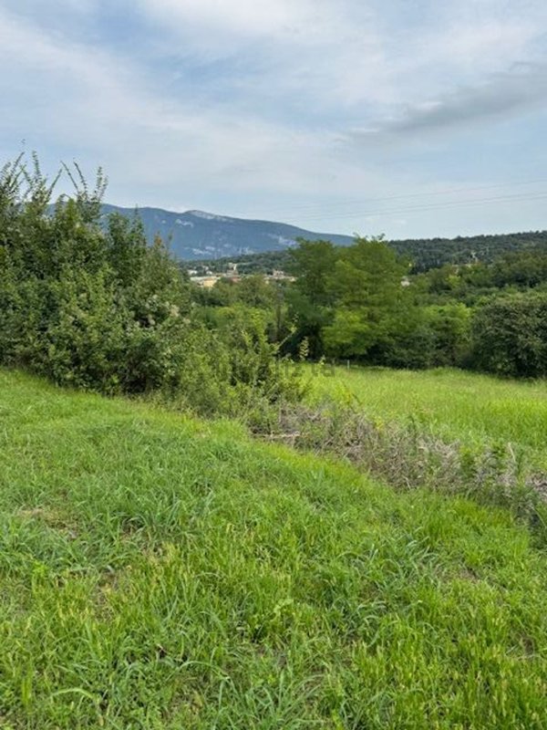 terreno edificabile in vendita a Caprino Veronese