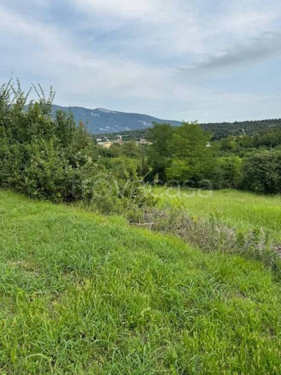 terreno edificabile in vendita a Caprino Veronese