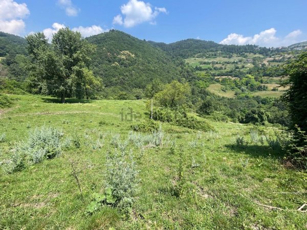 terreno edificabile in vendita a Caprino Veronese in zona Spiazzi