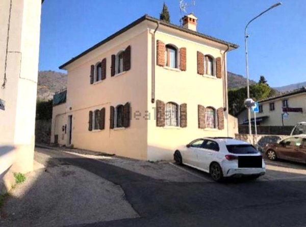 appartamento in vendita a Caprino Veronese