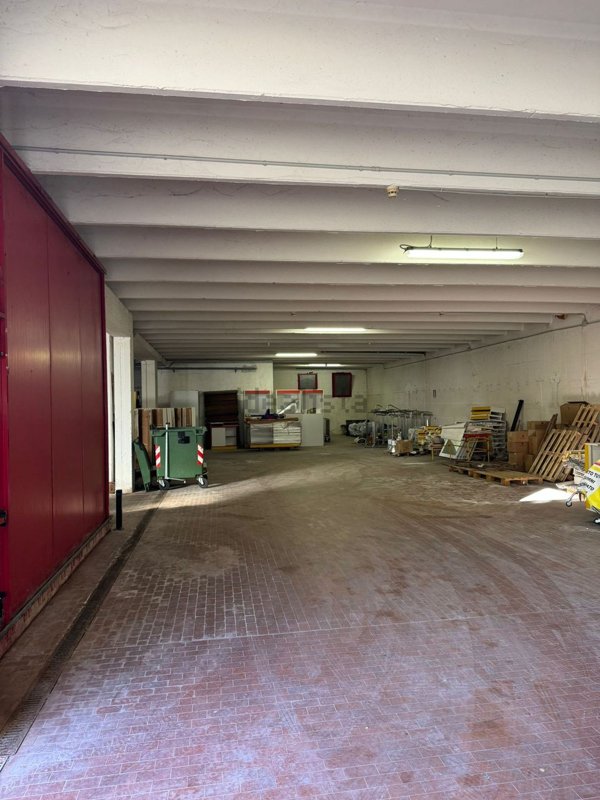 locale di sgombero in vendita a Caprino Veronese