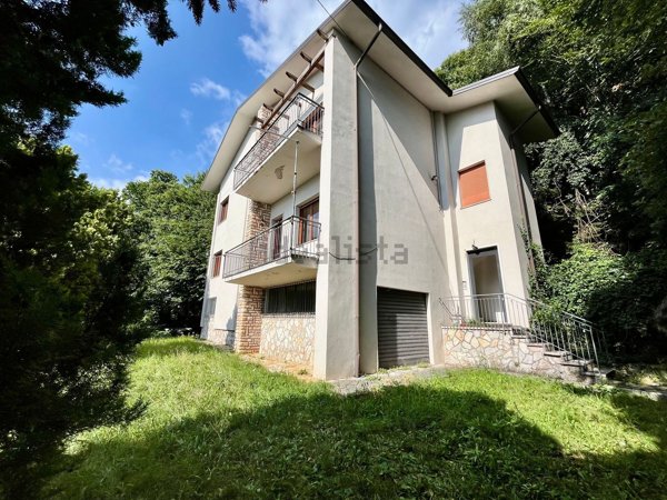 casa indipendente in vendita a Caprino Veronese in zona Spiazzi