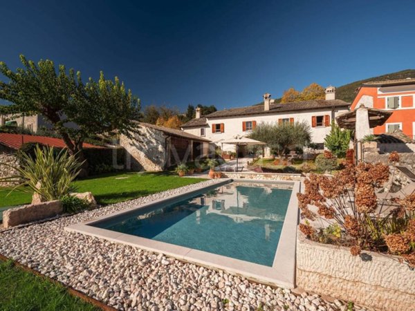 casa indipendente in vendita a Caprino Veronese in zona Pesina