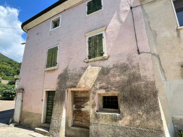 casa indipendente in vendita a Caprino Veronese