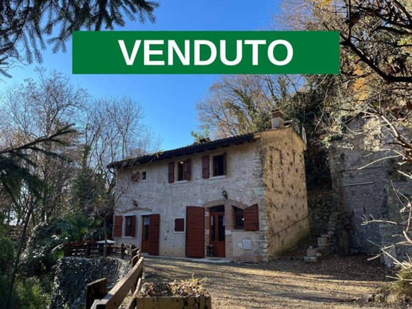 casa indipendente in vendita a Caprino Veronese