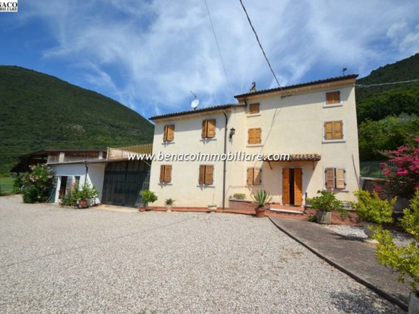 casa indipendente in vendita a Caprino Veronese