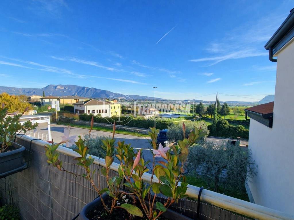 appartamento in vendita a Caprino Veronese in zona Pesina
