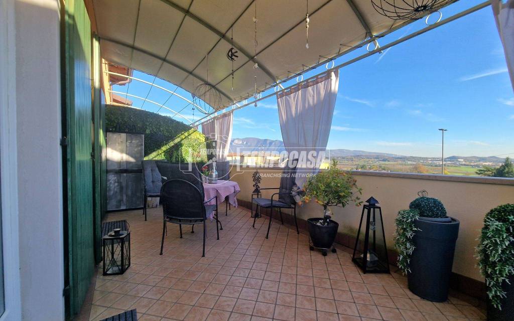 appartamento in vendita a Caprino Veronese in zona Pesina