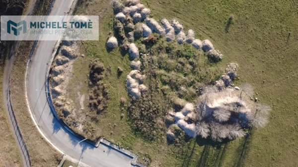 terreno edificabile in vendita a Caprino Veronese