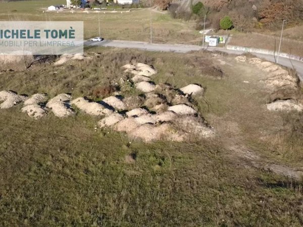 locale commerciale in vendita a Caprino Veronese