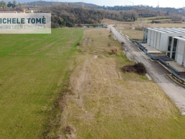 terreno in vendita a Caprino Veronese in zona Pesina
