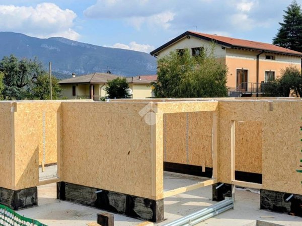 appartamento in vendita a Caprino Veronese in zona Pesina