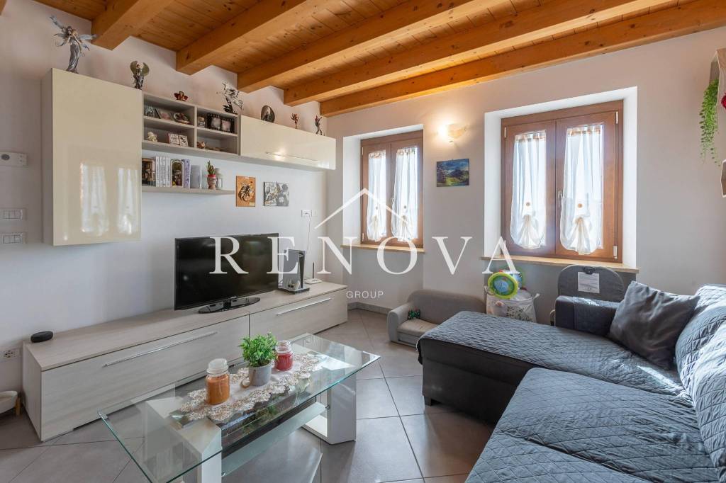 casa indipendente in vendita a Caprino Veronese in zona Pesina