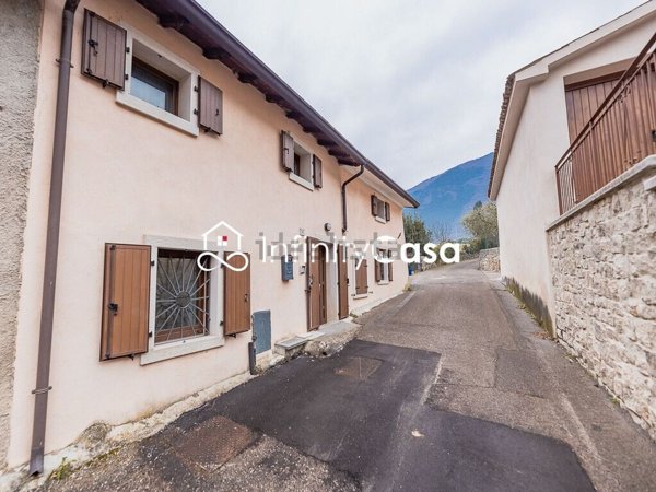 casale in vendita a Caprino Veronese