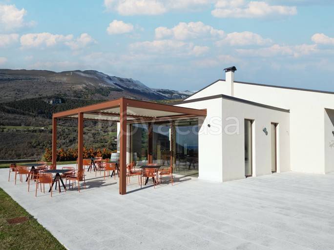 casa indipendente in vendita a Caprino Veronese in zona Spiazzi