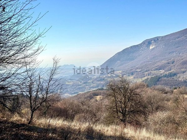 terreno edificabile in vendita a Caprino Veronese in zona Spiazzi