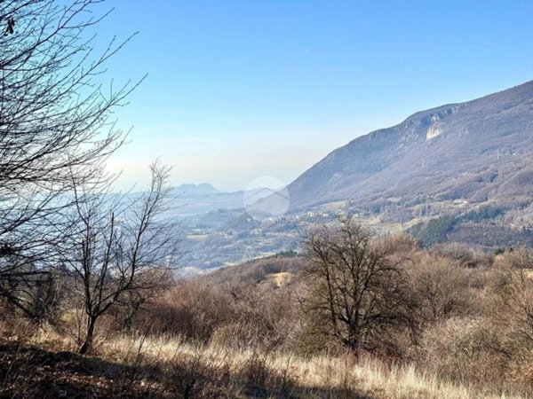 terreno edificabile in vendita a Caprino Veronese in zona Spiazzi