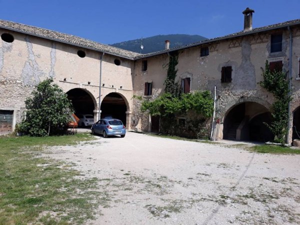 casa indipendente in vendita a Caprino Veronese