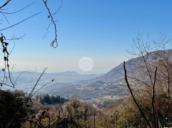 appartamento in vendita a Caprino Veronese in zona Spiazzi