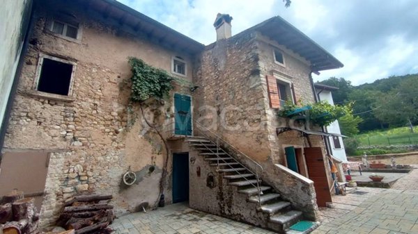 appartamento in vendita a Caprino Veronese