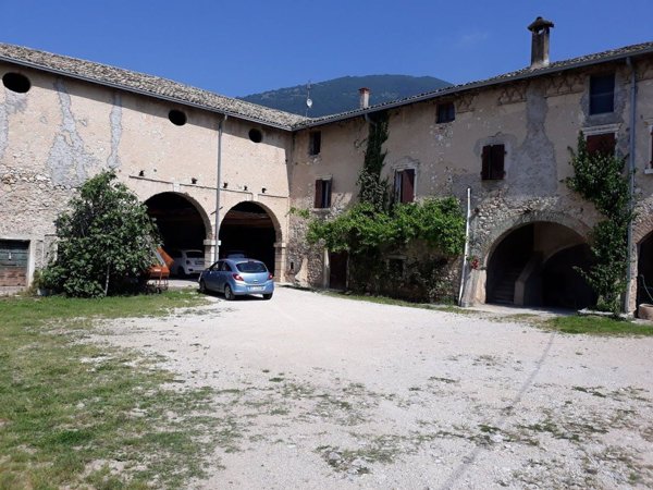 casa indipendente in vendita a Caprino Veronese