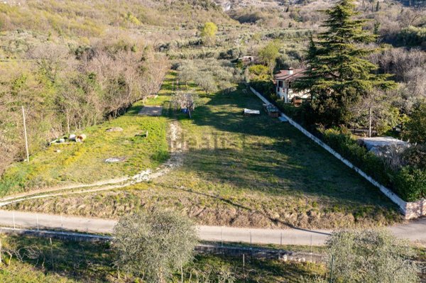 villa in vendita a Caprino Veronese in zona Pesina