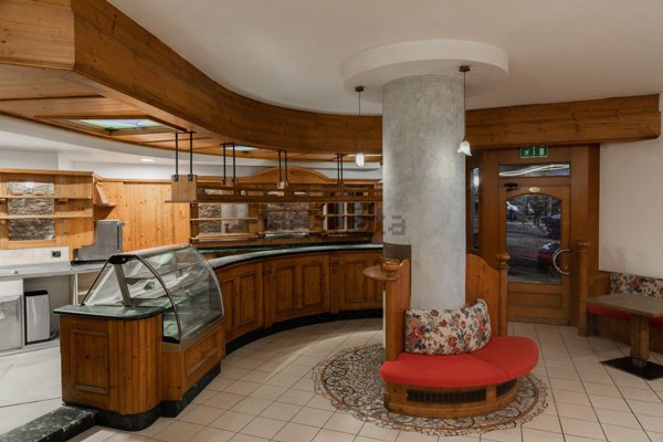 negozio in vendita a Caprino Veronese