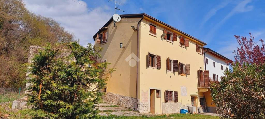 casa indipendente in vendita a Caprino Veronese