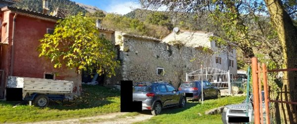 intera palazzina in vendita a Caprino Veronese