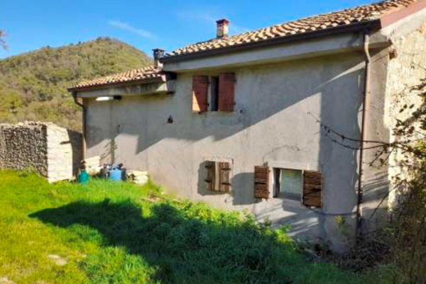 casa indipendente in vendita a Caprino Veronese