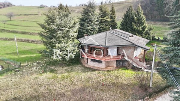 casa indipendente in vendita a Caprino Veronese in zona Spiazzi
