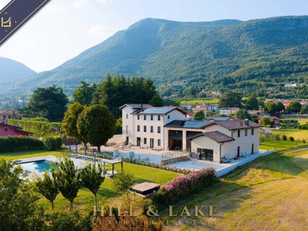 intera palazzina in vendita a Caprino Veronese